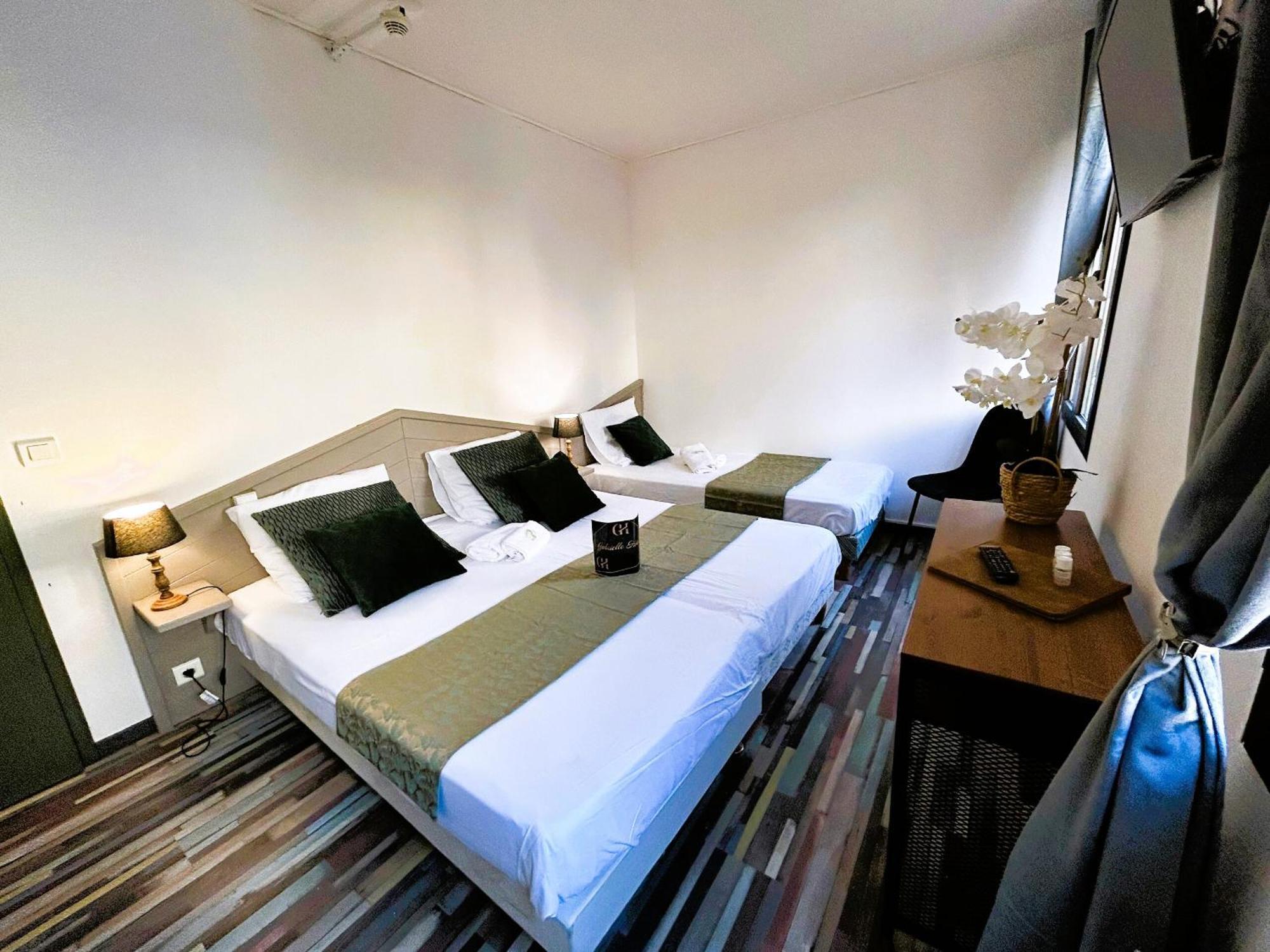 Gabrielle Hotel Aiguines Kamer foto